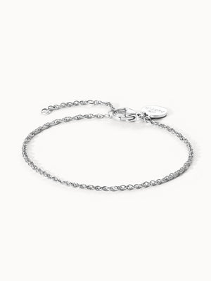 Feines silbernes Brave Armband aus Edelstahl, filigran und elegant, pure Ästhetik von PURELEI.