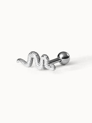 Silberner Ohrstecker in Schlangenform von PURELEI, modern und elegant.