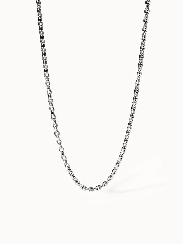 PURELEI Atlas Kette in nickelfreiem Silber mit markantem Schiffsanker-Design, clean & elegant präsentiert.