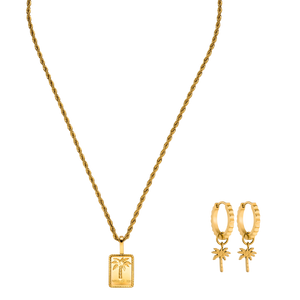 Goldene Kette mit Palmenanhänger und passenden Creolen von PURELEI, elegant und tropisch.