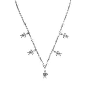 Silberne Kette mit Schildkröten-Anhängern, elegant und verspielt, von PURELEI.