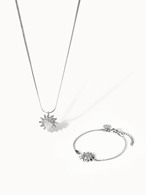 Silberne Kette und Armband mit Sonnenmotiv von PURELEI, elegant und modern.