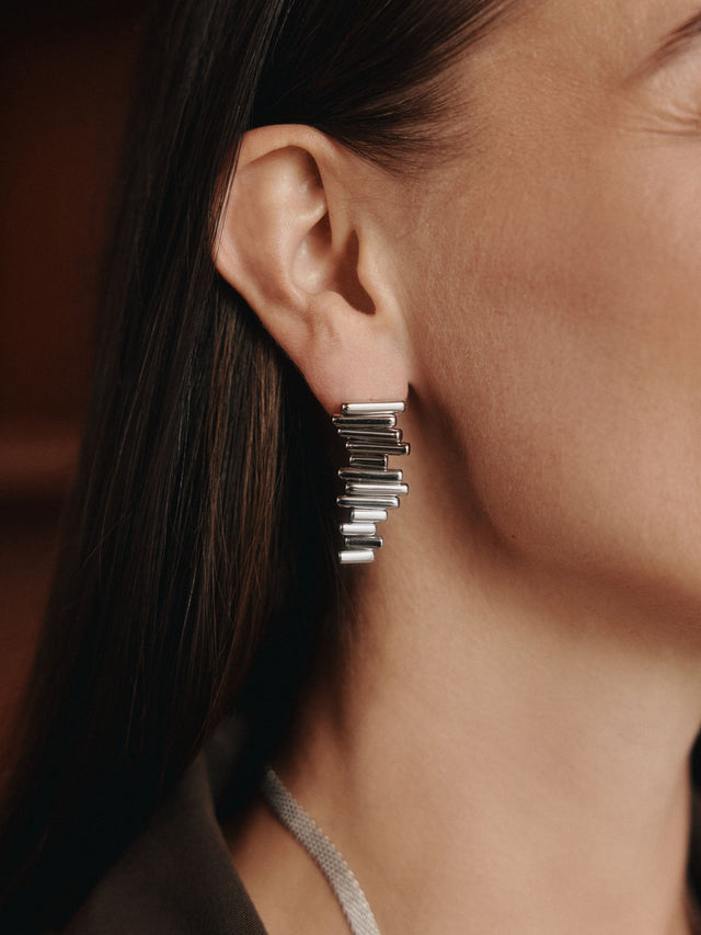 Moderne, roségoldene Ohrringe mit geometrischem Design von PURELEI, elegant und stilvoll.