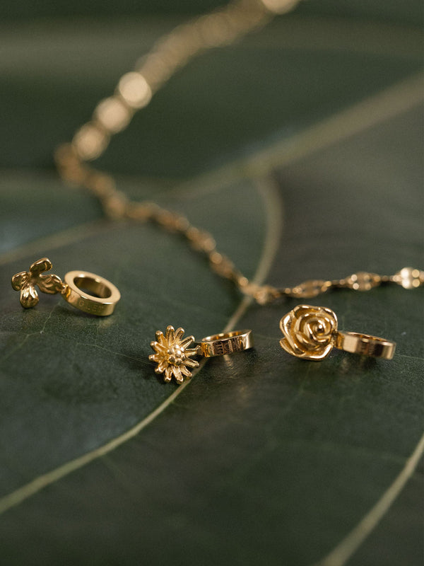 {"color":"Gold"}