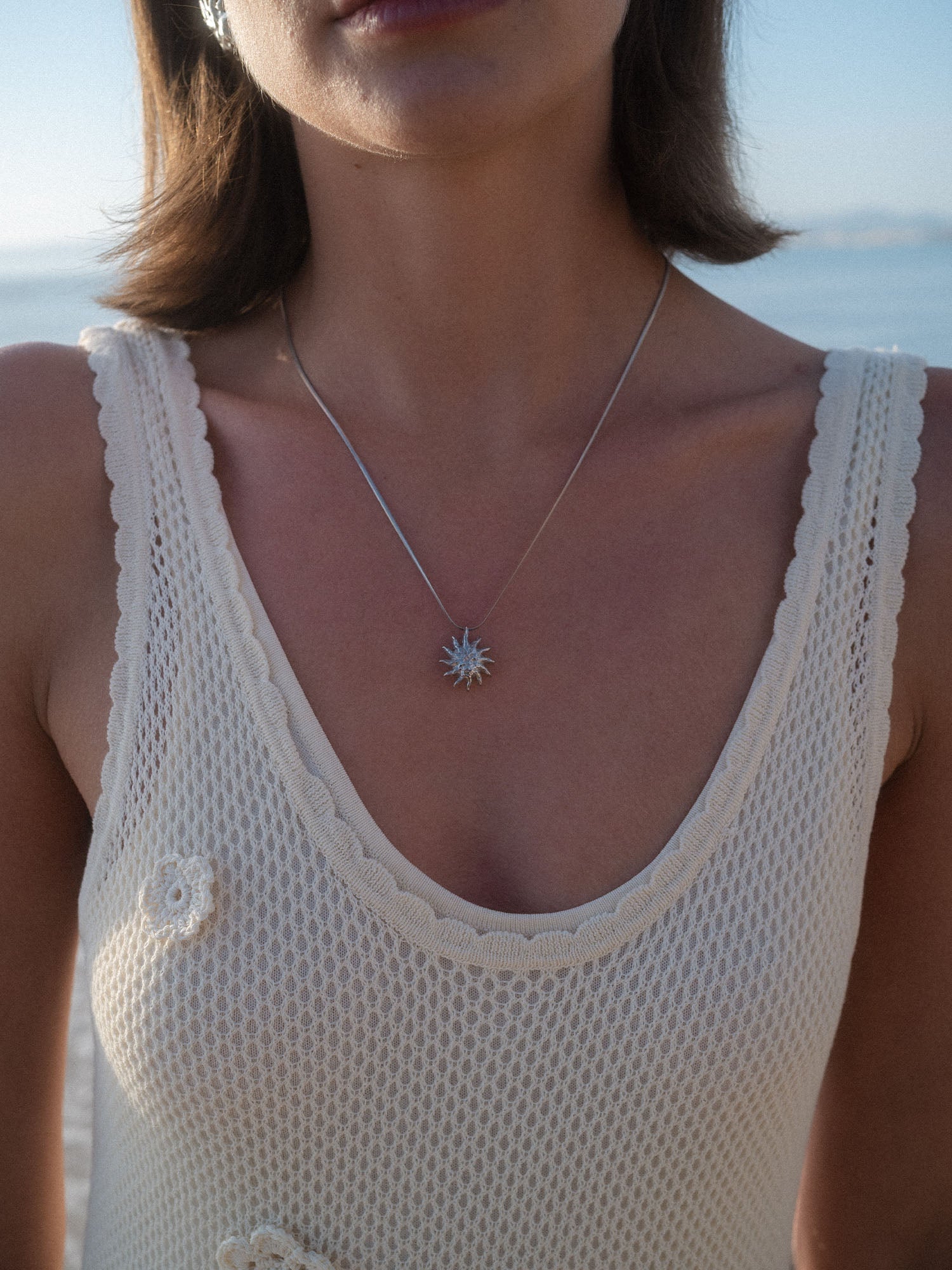 PURELEI Iconic Sun Kette in Silber mit filigranem Snake-Chain und strahlendem Sonnenanhänger, natürlich und elegant.