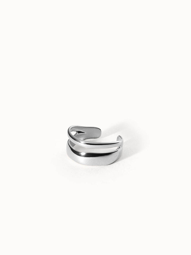PURELEI Twin Tides Ring aus nickelfreiem Silber mit zwei geschwungenen Bändern, elegant und harmonisch gestaltet.