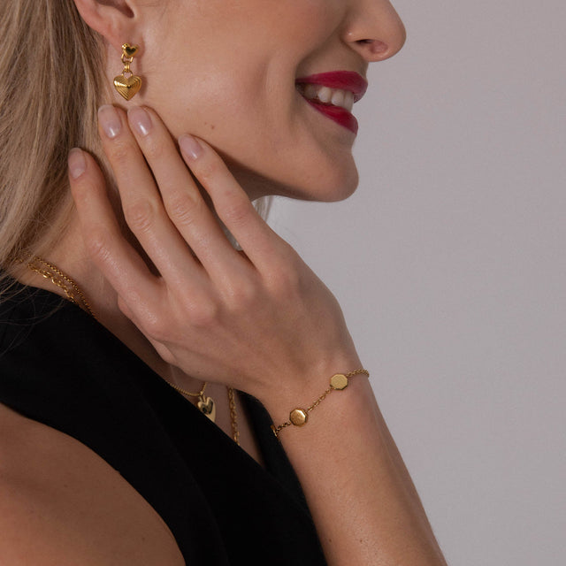 Roségoldene Ohrringe und Armband von PURELEI, Herzdesign, elegant und feminin.