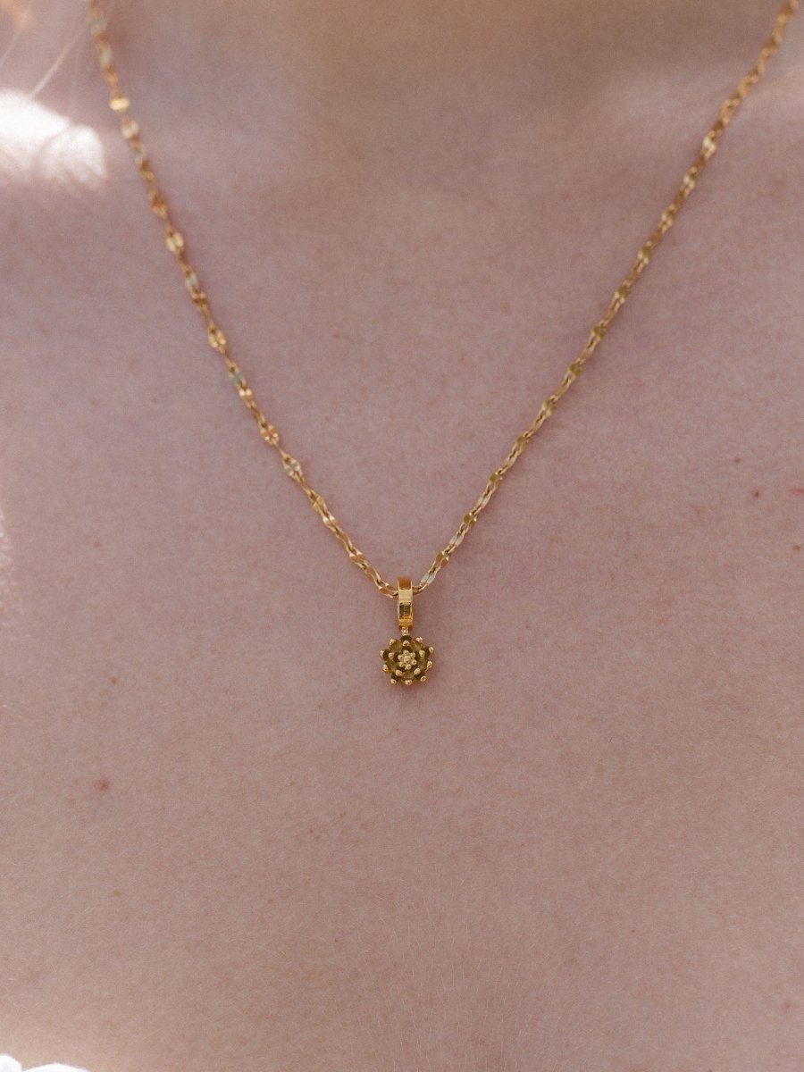 Birth Flower Charm Waterlily - INT PURELEI