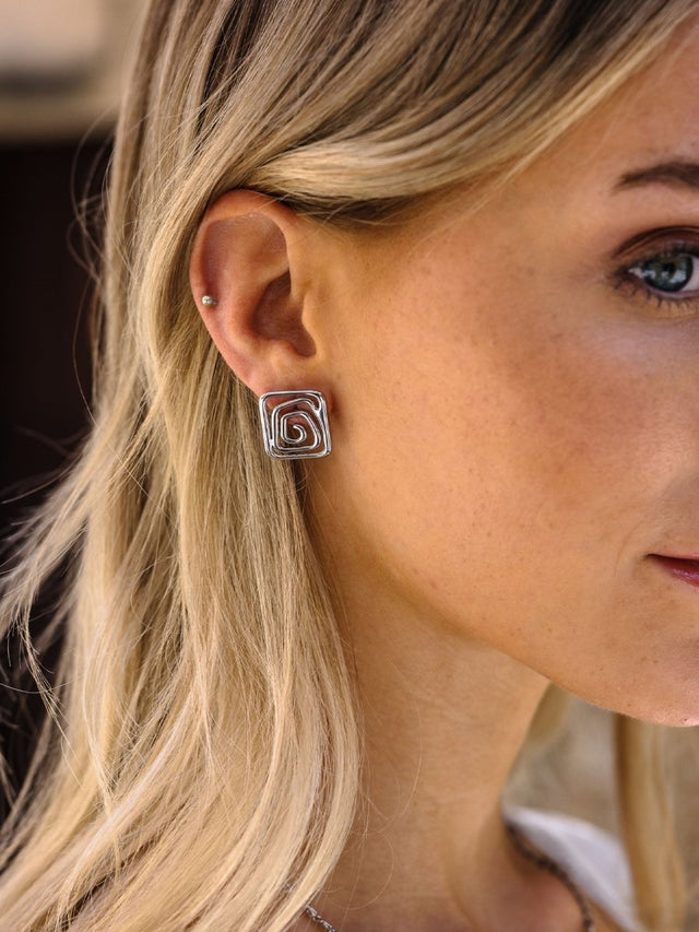 Motions Earrings - INT PURELEI